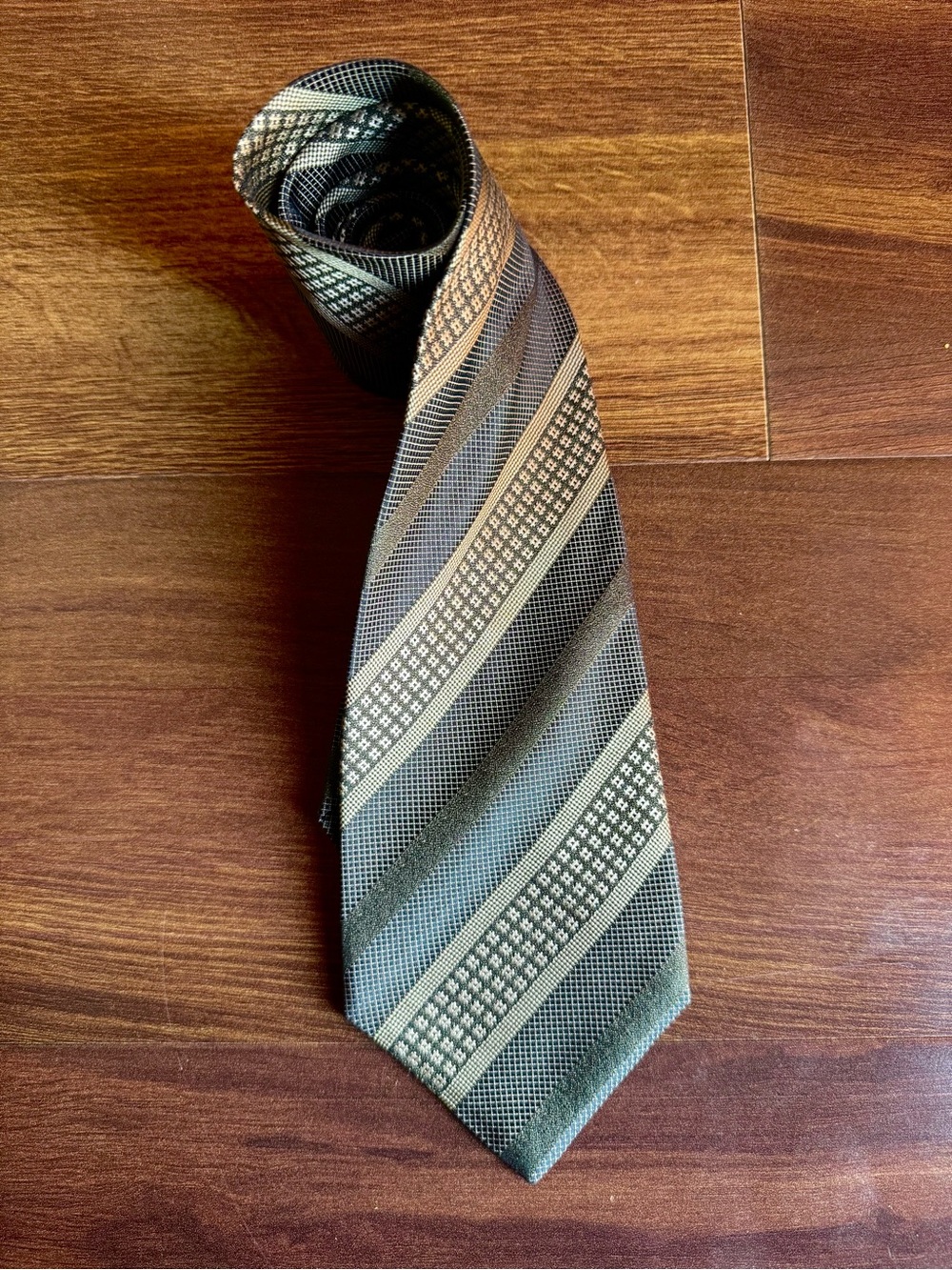 ERMENEGILDO ZEGNA Vintage Olive and Beige Diagonal Stripe Silk Tie